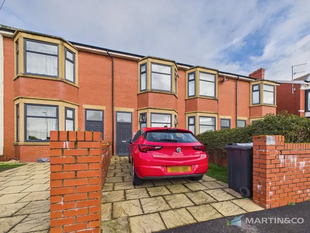 Empress Drive, Blackpool, photo 1