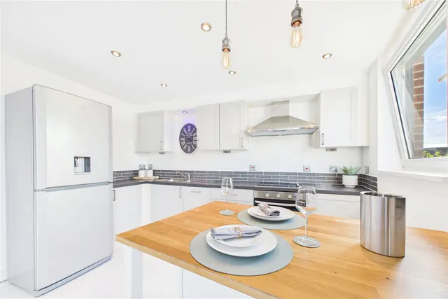 Southwell Park Road, Camberley, GU15, photo 3