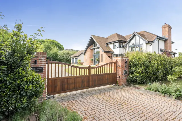 Park Lane, Ropley, SO24, photo 1