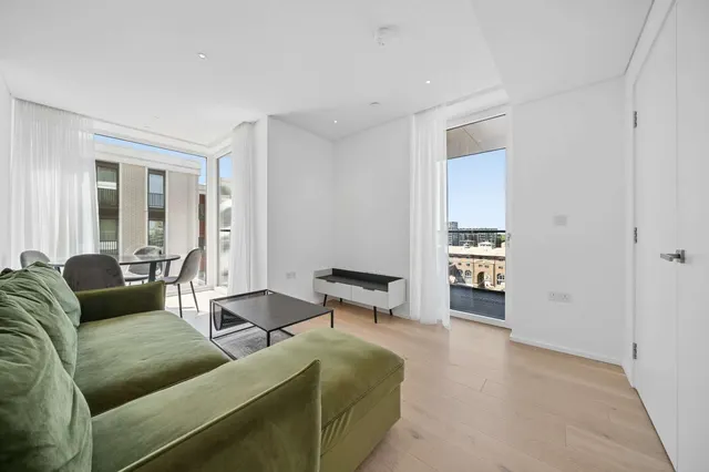 York Place, London, SW11 3JD, photo 1