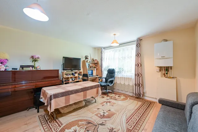 36 Parkland Road, London, photo 1