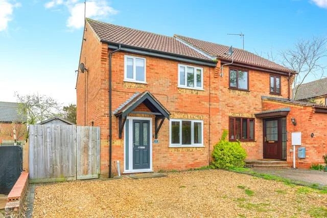 De-Ferneus Drive, Raunds, photo 1