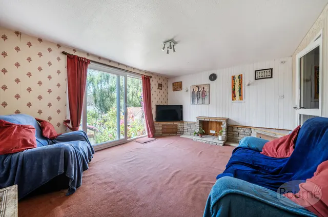 Park Barn Drive, Guildford, GU2, photo 2