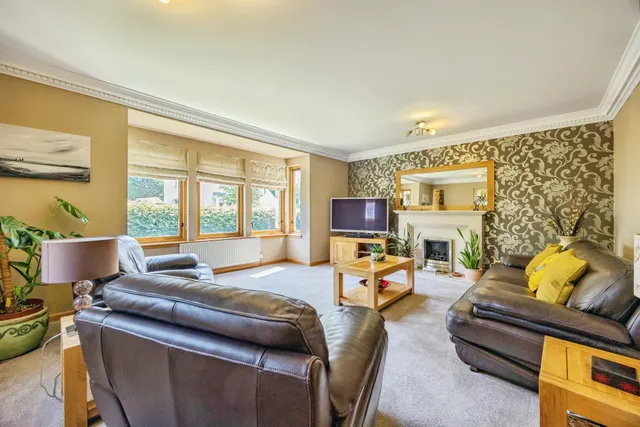4 bedroom house, Cornhill Grove, Biggar, ML12
