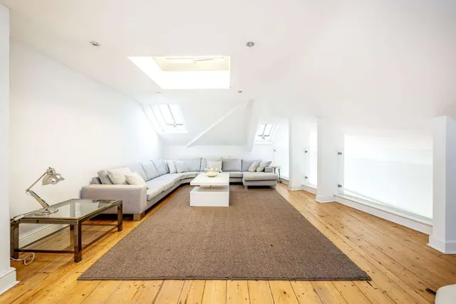 Elgin Crescent, London, W11 2JR, photo 1