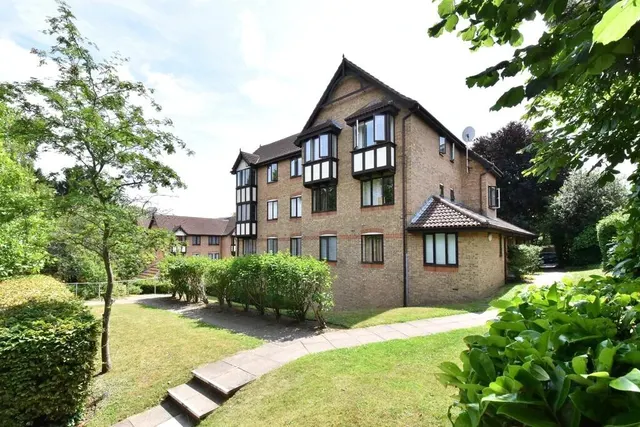 Photo 2 — Durham Avenue, Bromley, BR2