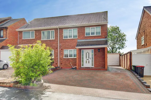 Mill Crescent, Kingsbury, B78, photo 1