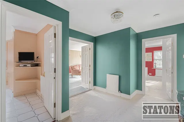 Photo 2 — Oakleigh Park North, London, N20 9AQ