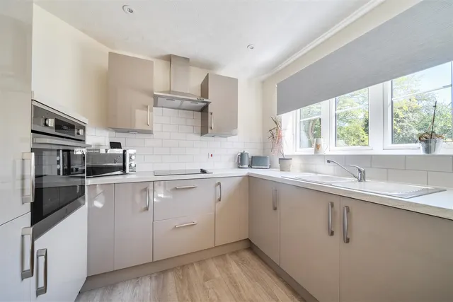 Great Tattenhams, Epsom, KT18, photo 2