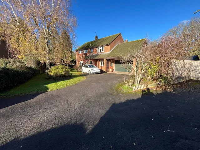 Grange Close, Twyford, MK18, photo 1