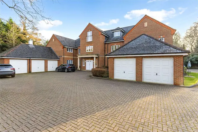 Bearsden Court, Charters Road, Ascot, Berkshire, SL5 9SJ, photo 1