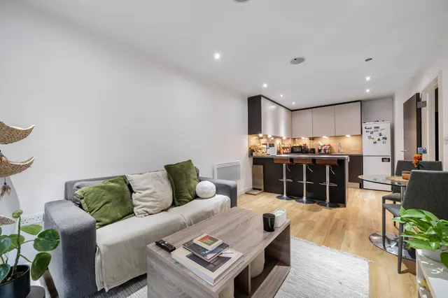 1 Emerald House, 2 Commander Avenue, London, photo 1
