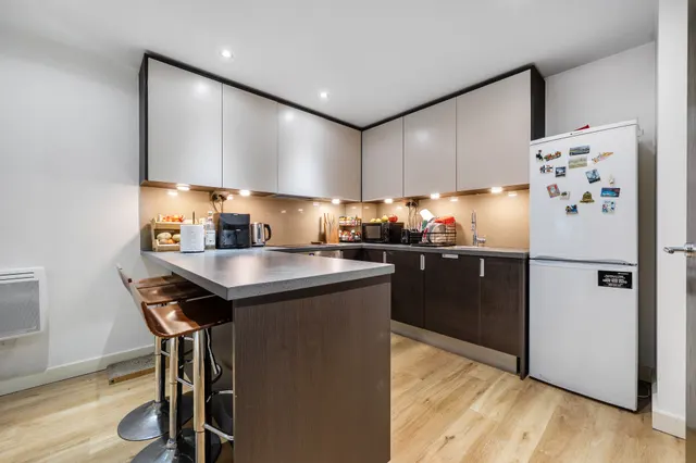 Photo 2 — 1 Emerald House, 2 Commander Avenue, London