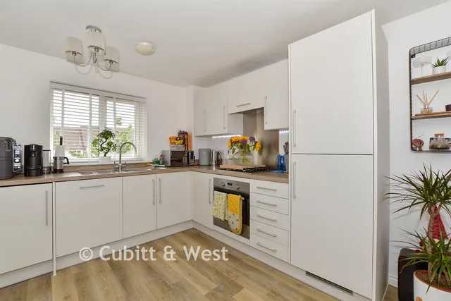 Illett Way, Faygate, RH12, photo 2