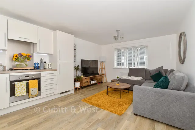 Illett Way, Faygate, RH12, photo 3