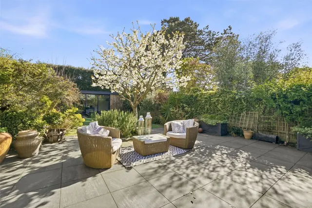 Photo 2 — King Edwards Grove, Teddington, TW11 9LU