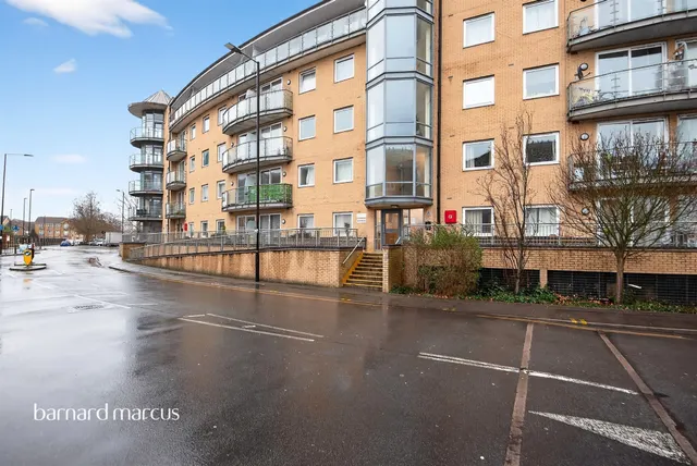 Highfield Road, Feltham, photo 1
