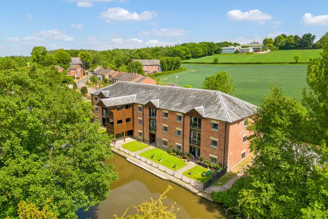 Flat 8, Brindley Wharf Waterfront, Warrington, Preston On The Hill, WA4 4AU, photo 1