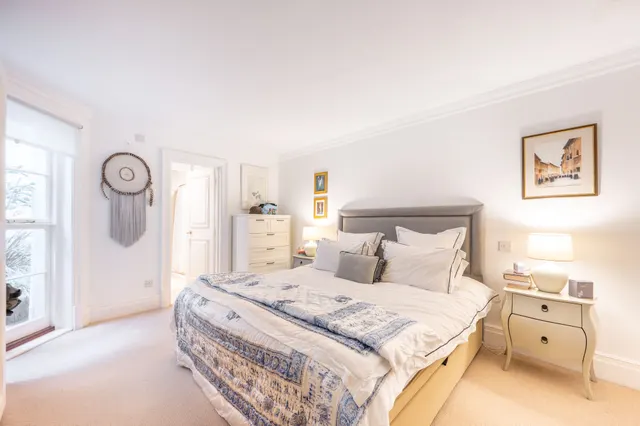 Photo 3 — Flat 3, 6-8 Clanricarde Gardens, London