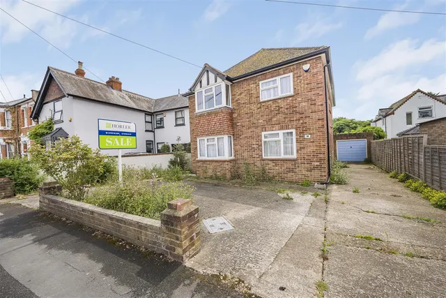 Grange Road, Egham, TW20 9QW, photo 1