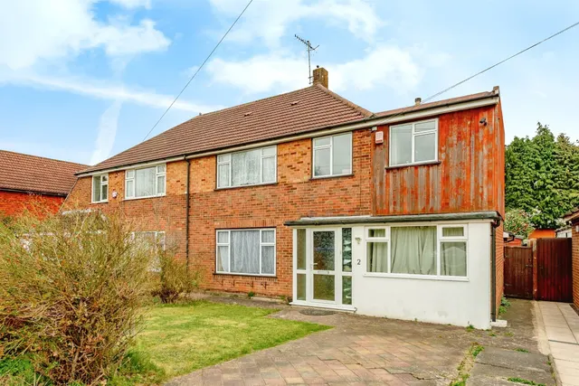 Westway Gardens, Redhill, photo 1