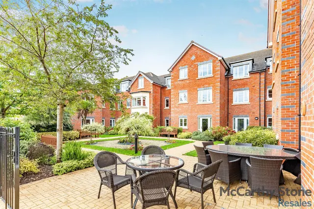 Tresham Close, Kettering, NN15, photo 1