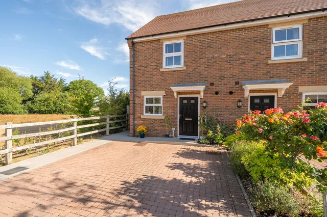 Patricia Way, Nutbourne, PO18, photo 1