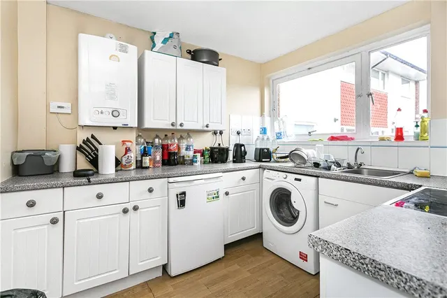 Guildford Park Avenue, Guildford, GU2, photo 3