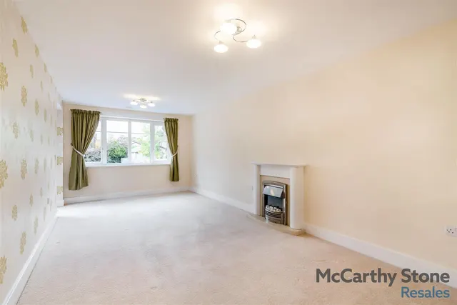 Limpsfield Road, Sanderstead, CR2, photo 1