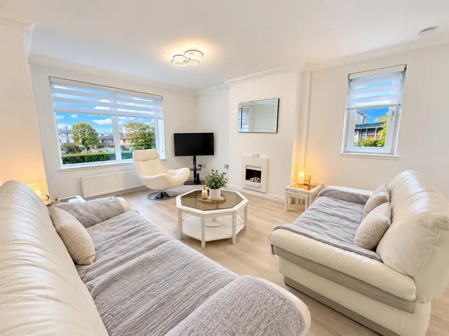 Mungo Place, Uddingston, G71, photo 2