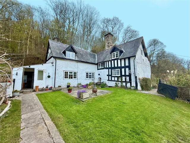Chirk, Wrexham, photo 1
