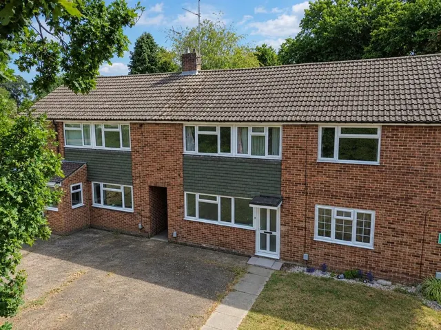 Regent Close, Fleet, photo 1
