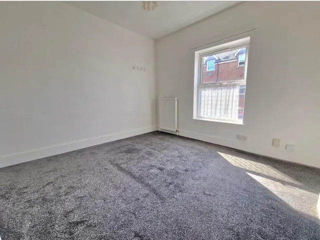 Photo 2 — May Street, Luton, Beds