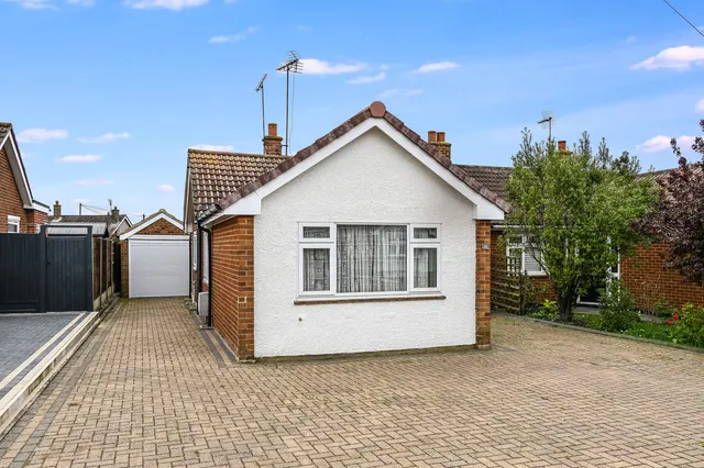 11 Sidmouth Road, Springfield, Chelmsford, Essex, CM1 6LR, photo 1