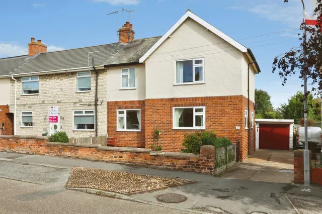 Photo 2 — Firbeck Crescent, Langold, Worksop