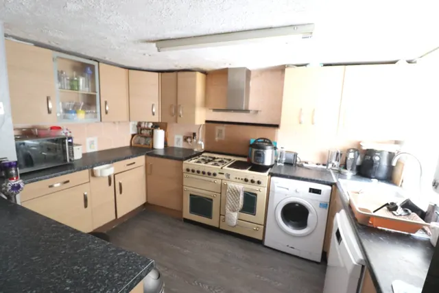 Photo 3 — Burgett Road, Slough, SL1 2TJ