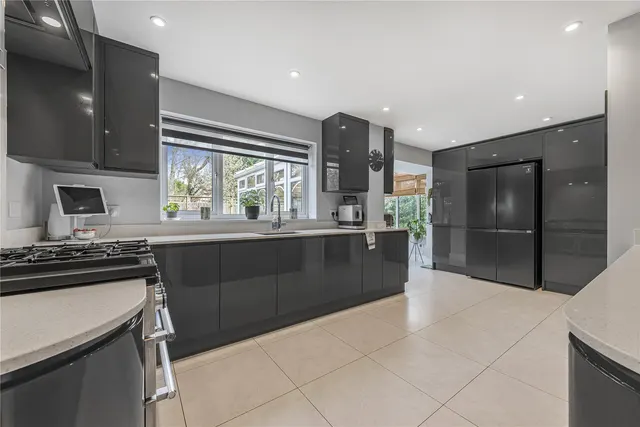 Coresbrook Way, Knaphill, GU21, photo 3