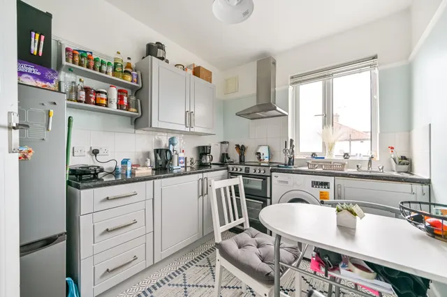 Top Floor Flat, 34 Bicester Road, Richmond, photo 1