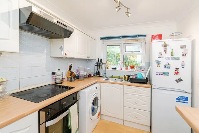Thurmond Crescent, Winchester, SO22, photo 3