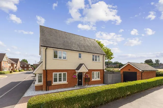 Skylark Place, Badshot Lea, Farnham, Surrey, GU9 9FR, photo 1