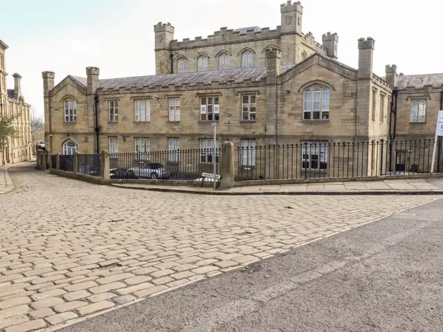 Highfields, Huddersfield, photo 1