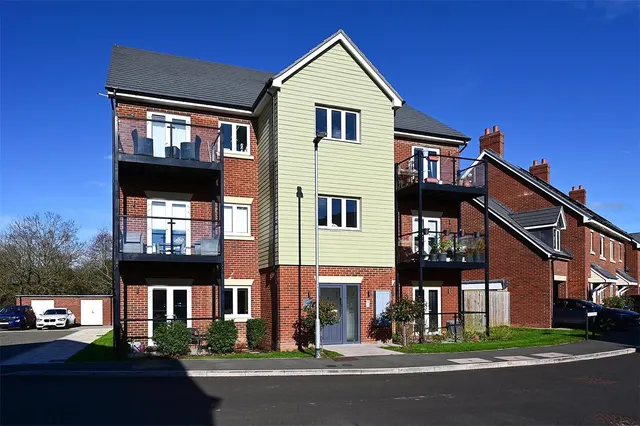 Lake Avenue, Mytchett, GU16, photo 1