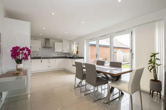 Friesland Avenue, Whitehouse, photo 3