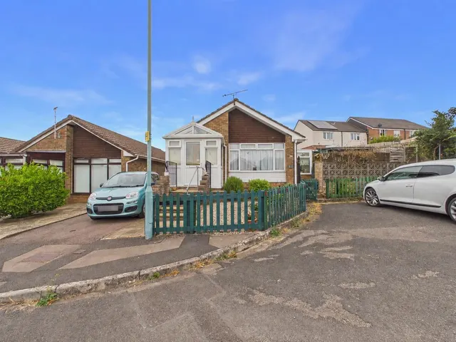 Lakeside Avenue, Lydney, photo 1