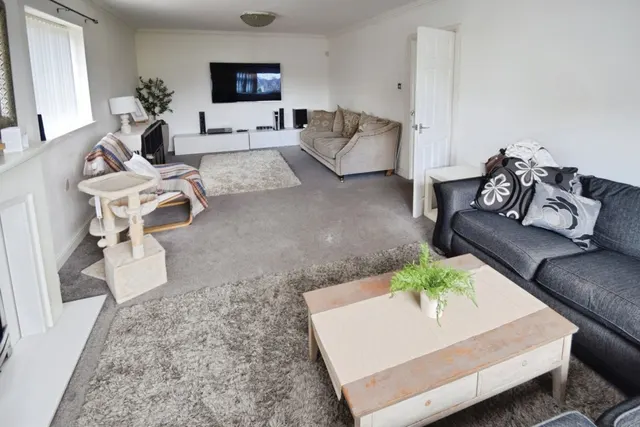 Photo 2 — Aireville Rise, Bradford, West Yorkshire