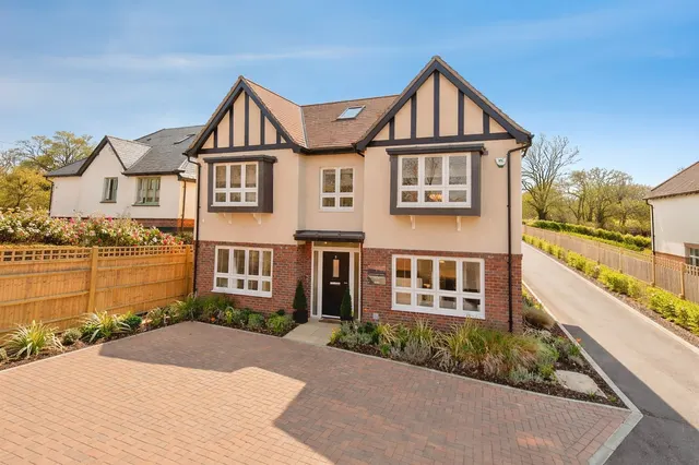 Martlet View, Burgess Hill, photo 1