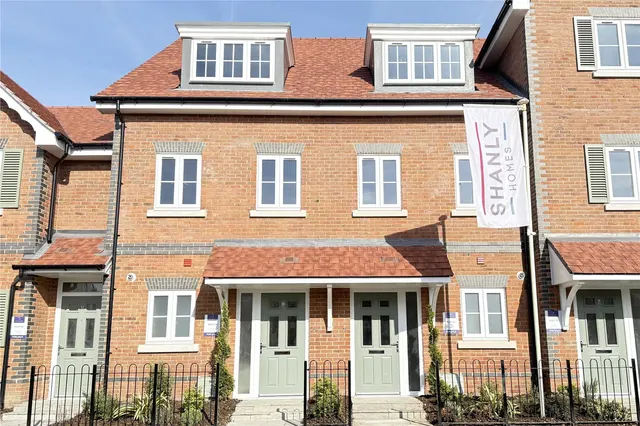 Moor Lane, Staines-Upon-Thames, TW18, photo 2