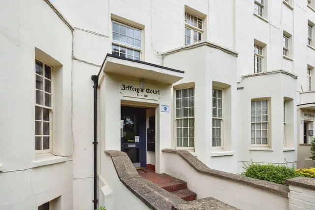 Photo 3 — Jeffreys Road, Clapham, London, SW4