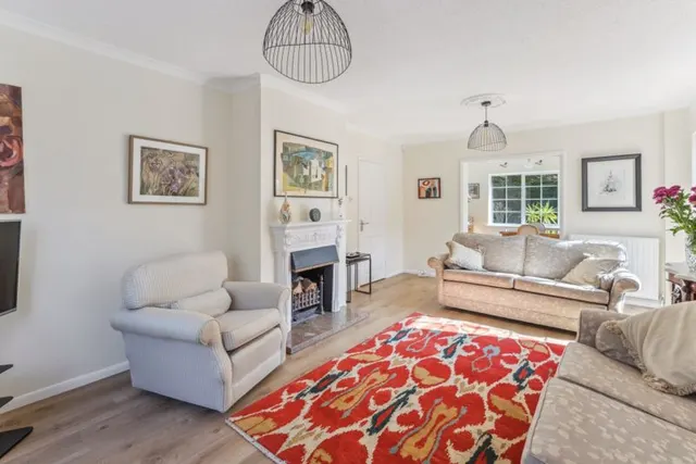 Photo 2 — Thames Close, Bourne End SL8 5QJ