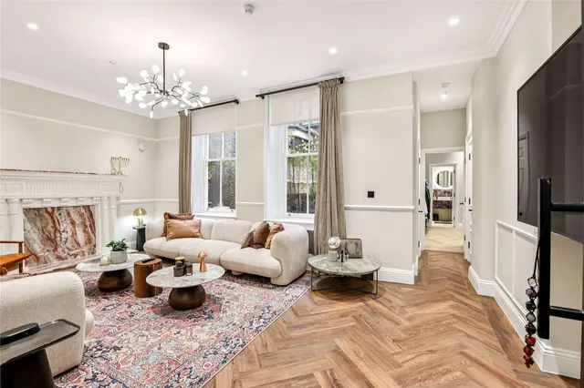 Buckingham Street, London, WC2N, photo 2